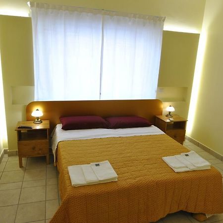 Готель Roma Tourist House Екстер'єр фото