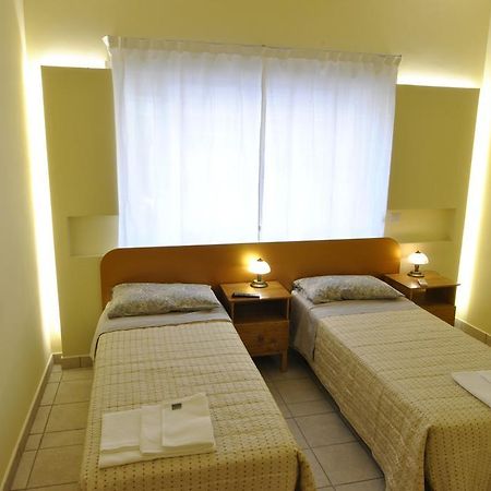 Готель Roma Tourist House Екстер'єр фото