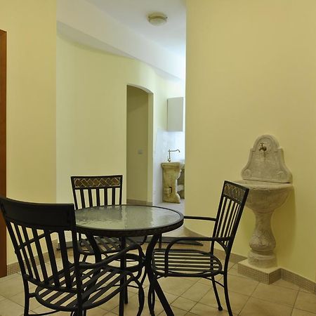 Готель Roma Tourist House Екстер'єр фото