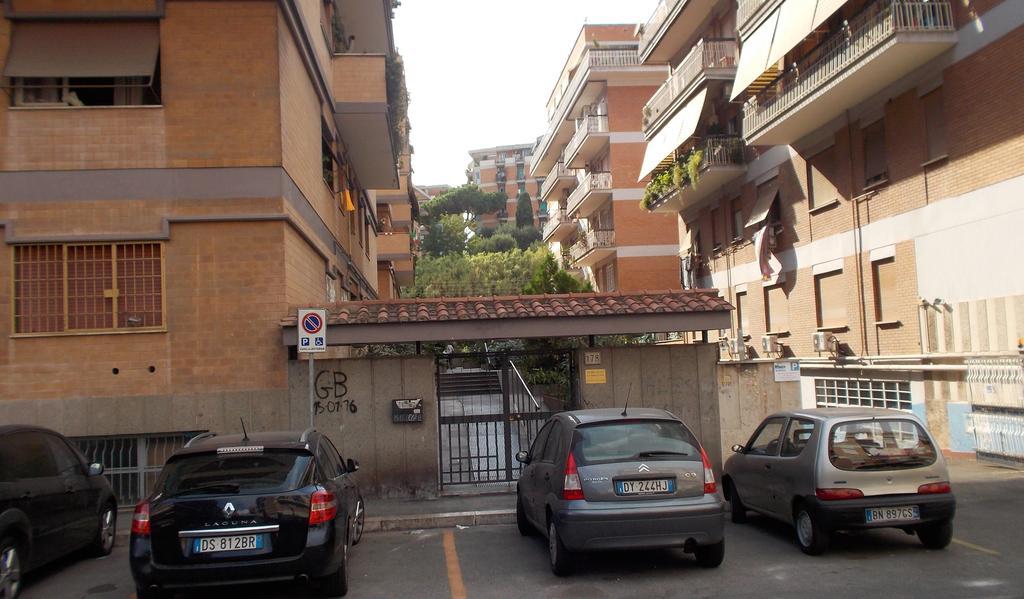 Готель Roma Tourist House Екстер'єр фото
