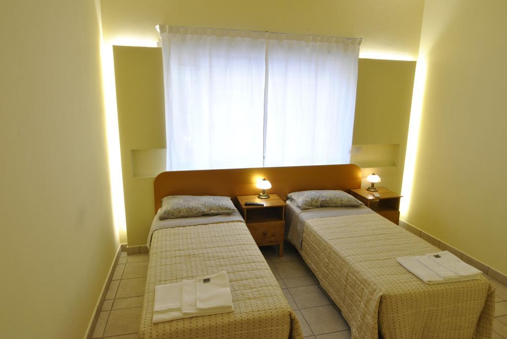 Готель Roma Tourist House Екстер'єр фото