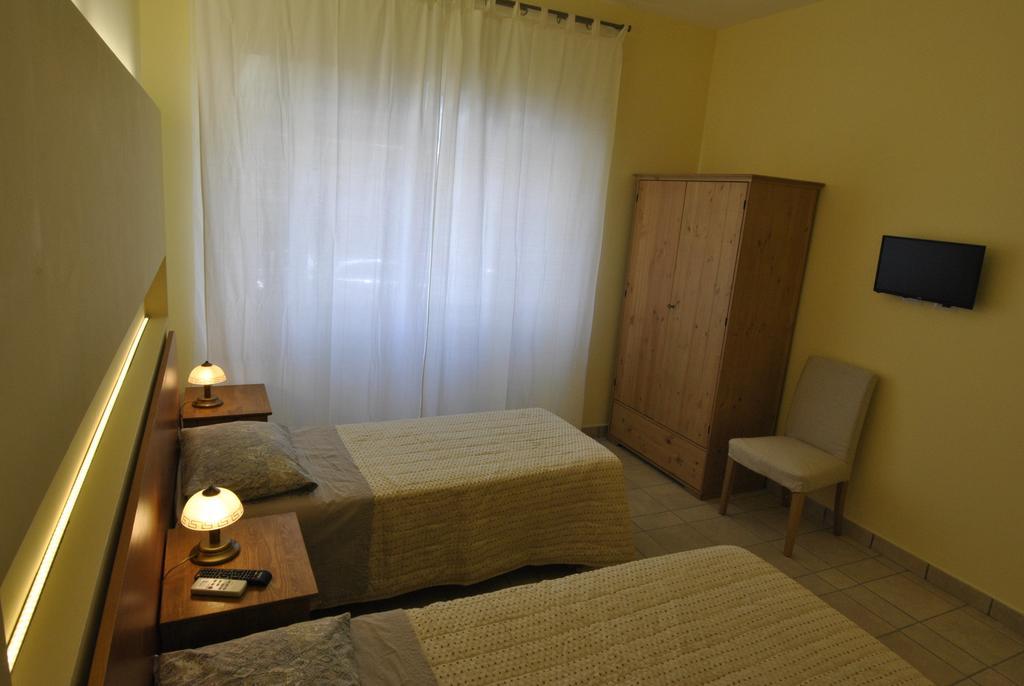 Готель Roma Tourist House Екстер'єр фото