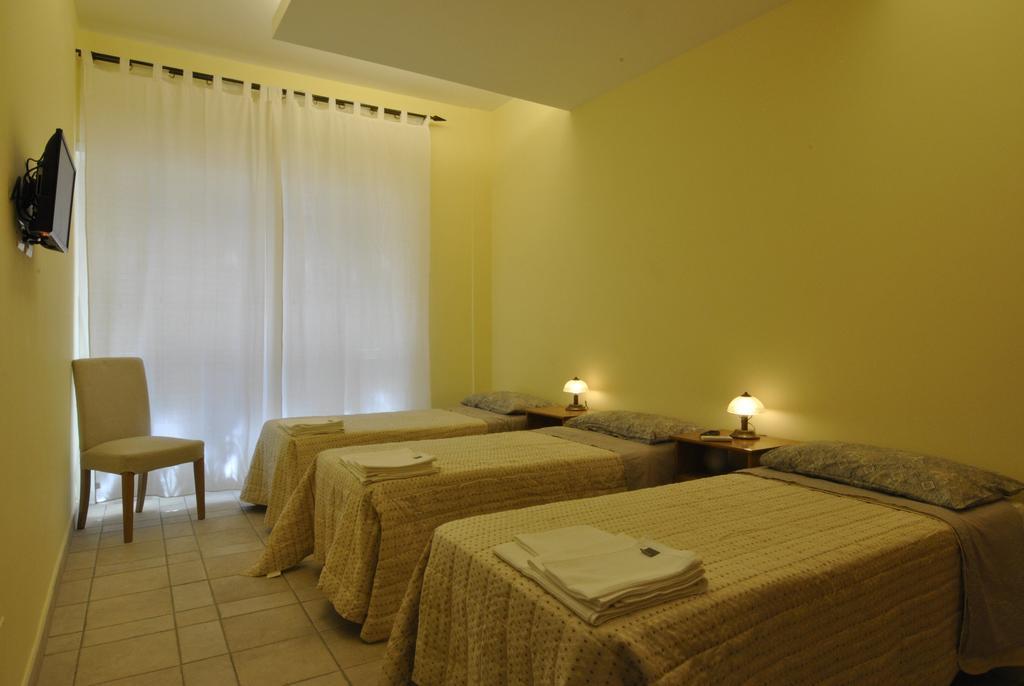 Готель Roma Tourist House Екстер'єр фото