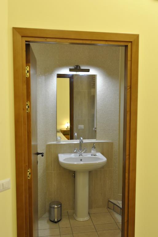 Готель Roma Tourist House Екстер'єр фото