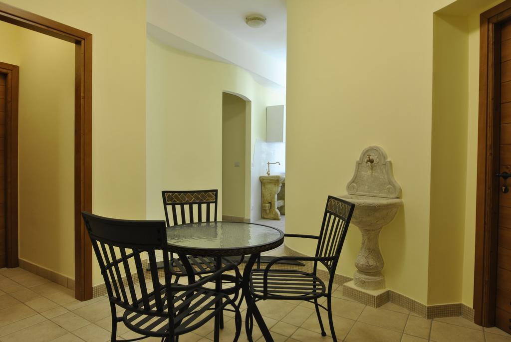 Готель Roma Tourist House Екстер'єр фото