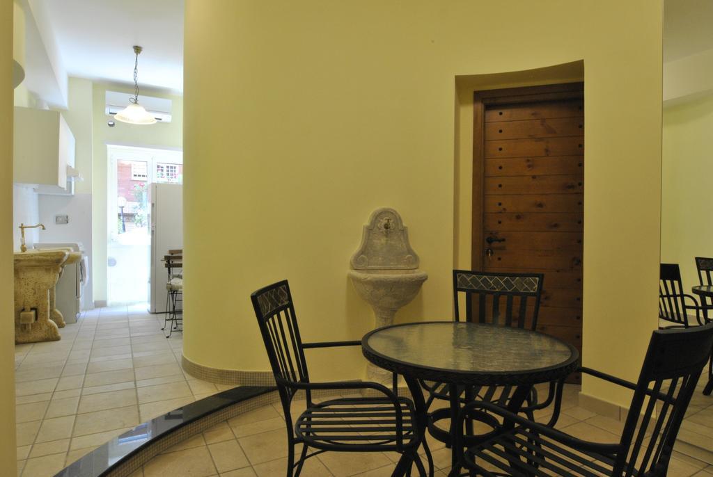 Готель Roma Tourist House Екстер'єр фото