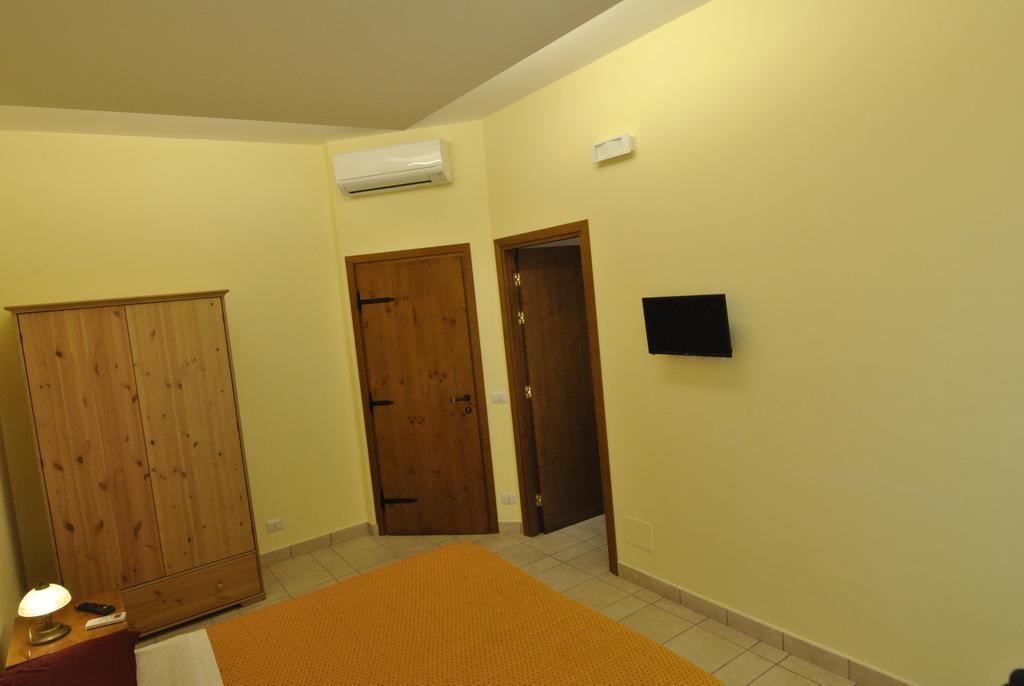 Готель Roma Tourist House Екстер'єр фото