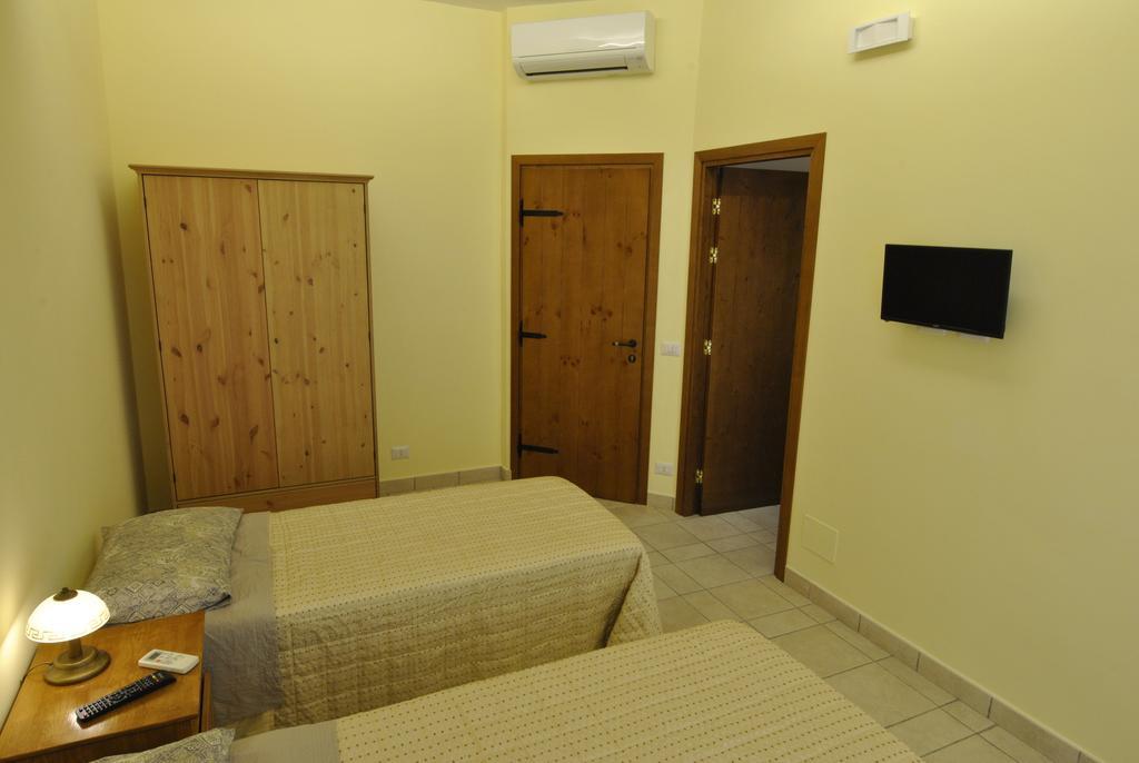 Готель Roma Tourist House Екстер'єр фото